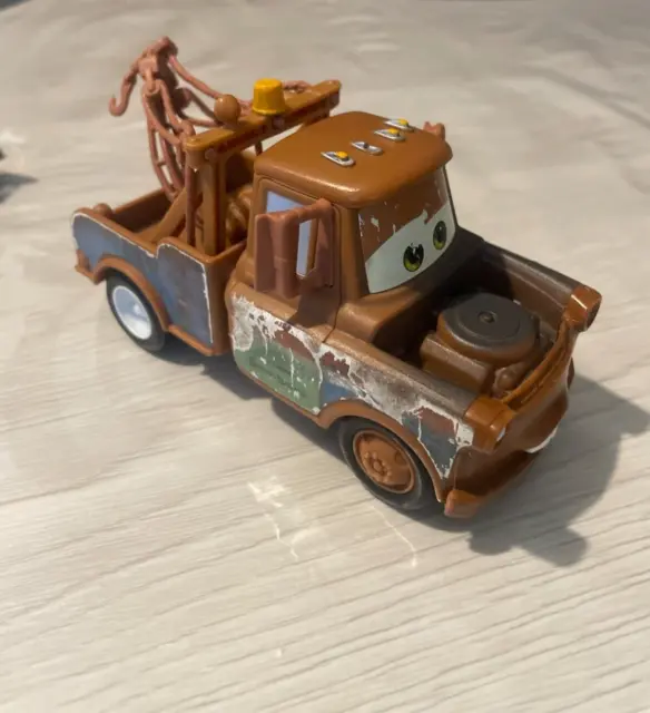 Jouet Voiture Cars Martin - Disney Pixar - numéroté - à friction -