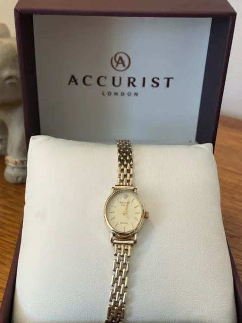 ladies accurist 9ct gold watch