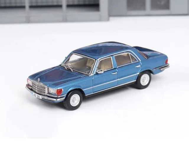 Maxwell 1/64 Scale Mercedes-Benz 450SEL W116 Blue Diecast Car Model Toy