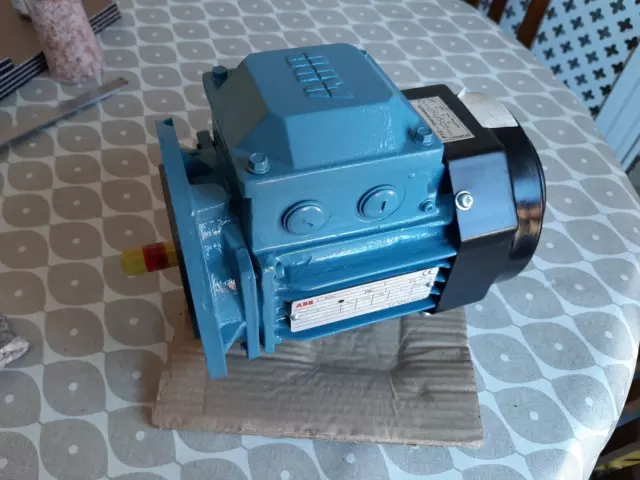 abb 3 phase induction motor 0.37 kw  14mm shaft