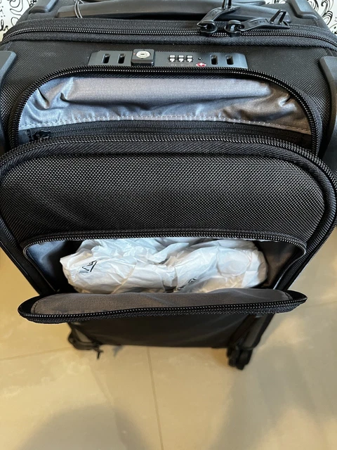 Tumi Alpha 3 International Expandable 4 Wheeled Carry-On - Black (1171541041) 9