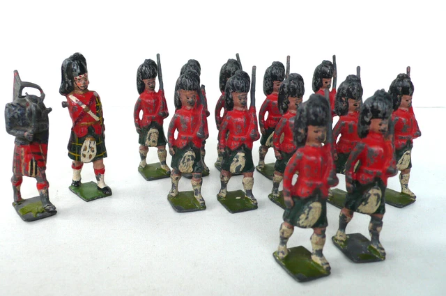 Figurines De Collection - 12 Soldats De Plomb Highlanders Britains, Anciens, 5,9 Cm