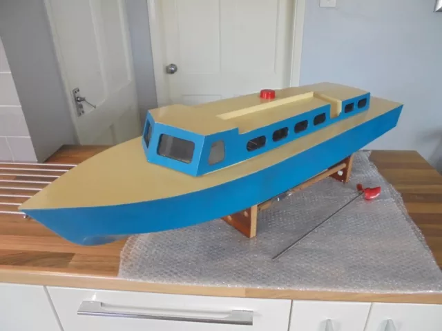 Vintage "CABIN CRUISER" R/C Model Boat ( Restoration Project )