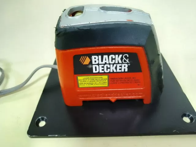 Black & Decker BDL220S Livello laser con attacco a parete rotante a 360°