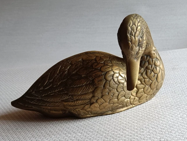Paire De Figurines Canard Vintage – Une En Bois Sculpté, Une En Plâtre Peint (occasion)