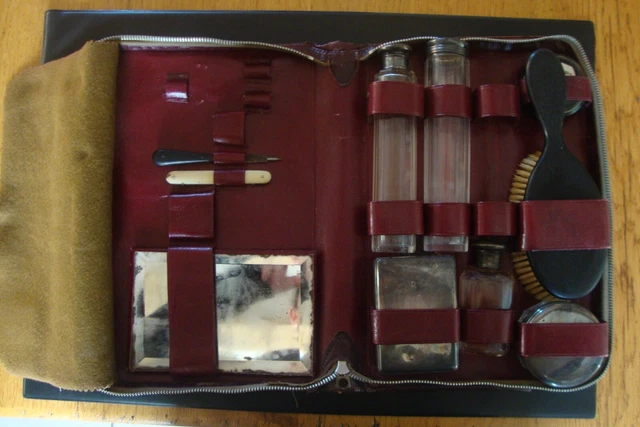 Trousse De Voyage En Cuir Années 1920 - Vanity Case Vintage Avec Flacons Verre