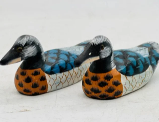 Patos artesanales de madera
