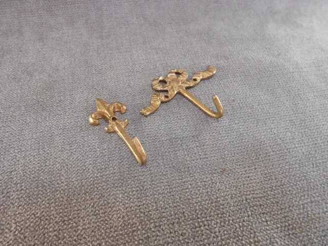2  French vintage brass STYLISH Hooks  : LiS  RIBBON