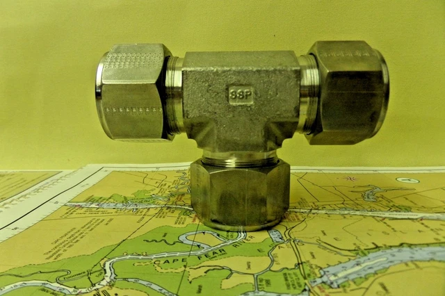 Duoloc T-20, 1 1/4" Tube Union-T S. S. Compression Fitting (*466Eb)