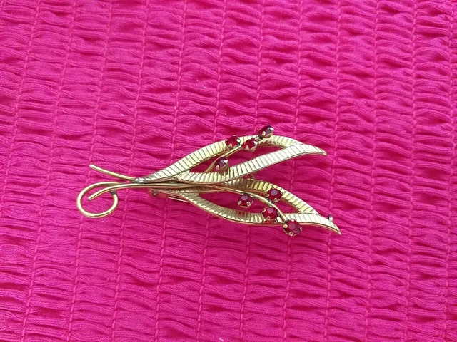 PLAQUé or ancienne pique broche ,chapeau =perle couleur bisautée
