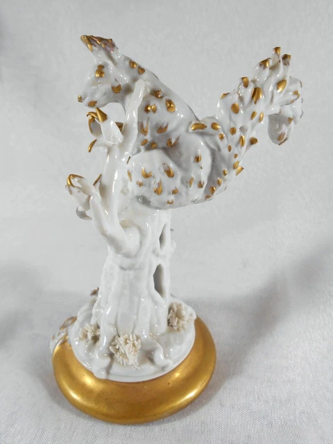 Statuette Figurine " Ecureuil Portant Un Gland " Porcelaine Capodimonte Italie