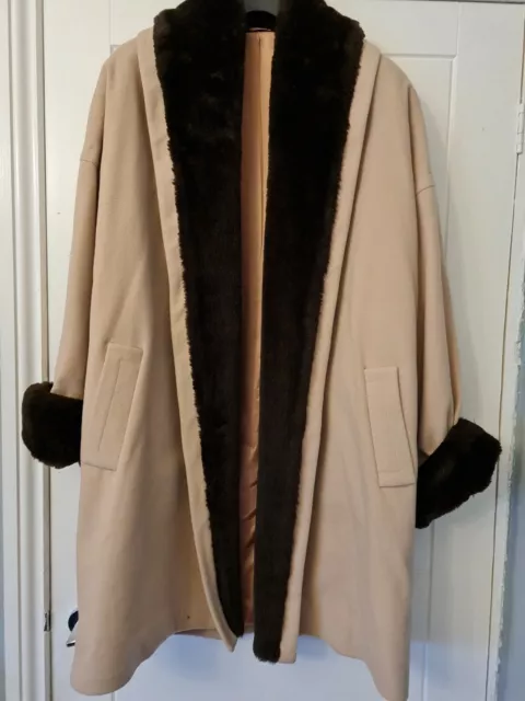 I.Q. Ladies Full-length Wool/Cashmere Camel Open Waterfall Overcoat - Size 12