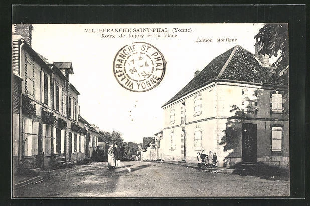 CPA Villefranche-Saint-Phal, Route de Joigny et la Place 1919