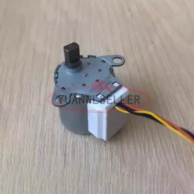 One small motor 0T-GSM20-058 4-wire Used