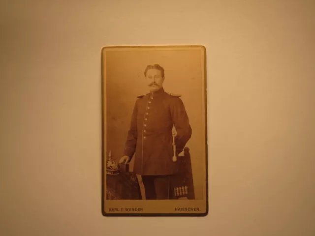 Soldat in Uniform Epauletten Offizier - Helm / CDV Karl F. Wunder Hannover