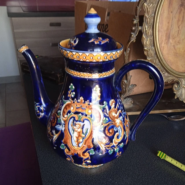 Cafetière théière en faïence de Gien décor renaissance Italienne fond bleu