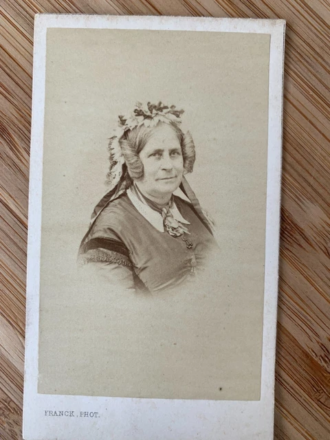 Photo Carte de Visite CDV Portrait femme robe 1860