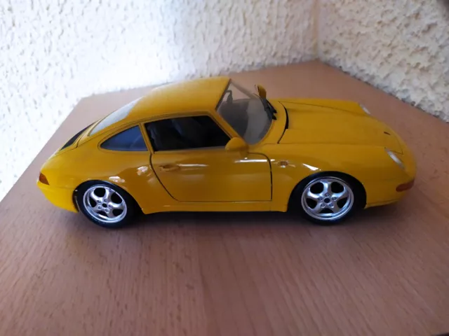 Porsche Carrera 911 Bburago gelb 1:18 Sammlerstück