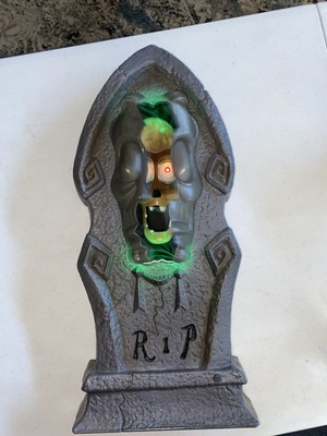 VINTAGE GEMMY HALLOWEEN Animated Tombstone Split Face Skull Lights 