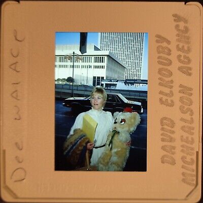 BR8-571 80s DEE WALLACE E.T. ACTRESS CELEBRITY CANDID ORIG 35MM COLOR SLIDE