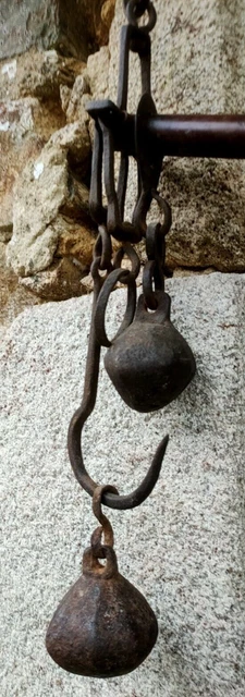 BALANCE ROMAINE PESON ancien bois et fer forge 2 poids outil de métier ...