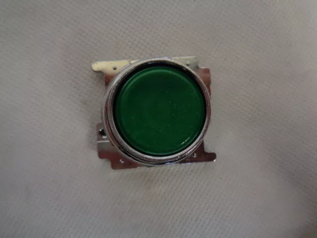 new - EATON 10250T103 GREEN momentary PUSH BUTTON flush mount 30mm CUTLER HAMMER