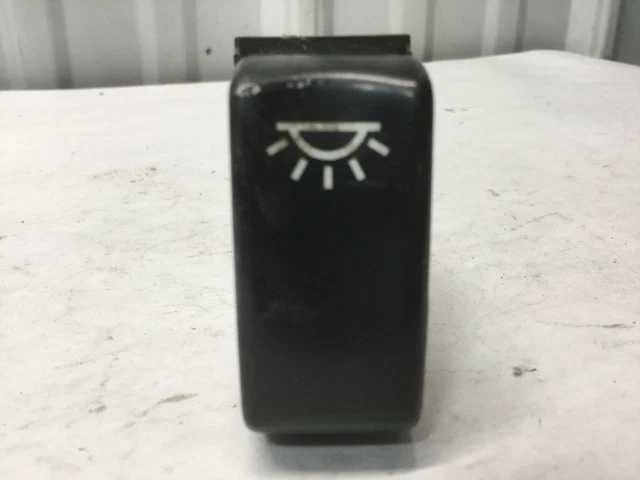 Kenworth T660 DOME LIGHT Dash/Console Switch - Used | P/N P27104010