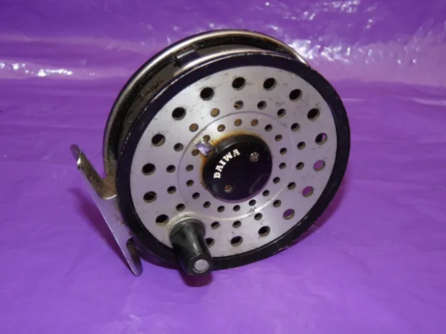 DAIWA JAPAN MODEL 231, 3-1/2 trout fly fishing reel with line