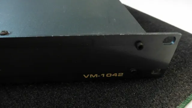 Kramer Video Component Distribution Amplifier - Model VM1042 3