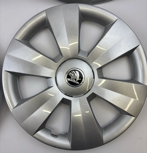 ORIGINAL SKODA RADKAPPEN 15 Zoll 6V0 601 147 C Radzierblenden Satz original-skoda-radkappen-15-zoll-6v0-601-147-c-radzierblenden-satz