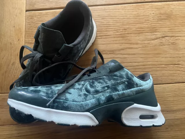 Nike Air Max Jewell Sneaker grün dunkelgrün Samt Gr. 38,5 NEU