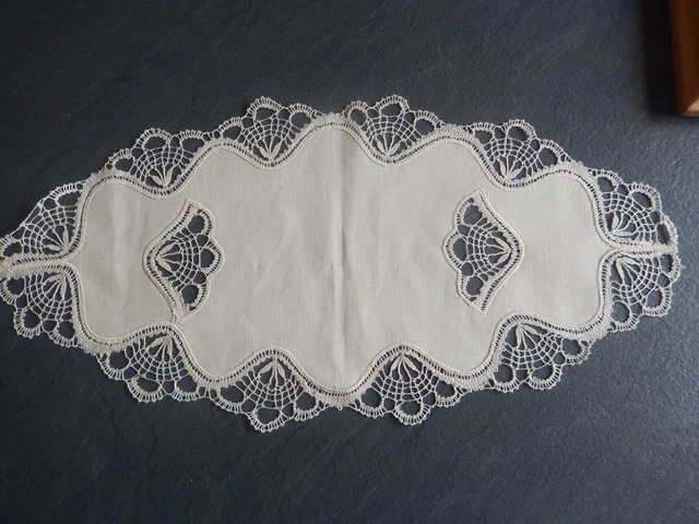 très beau napperon ancien, broderies richelieu