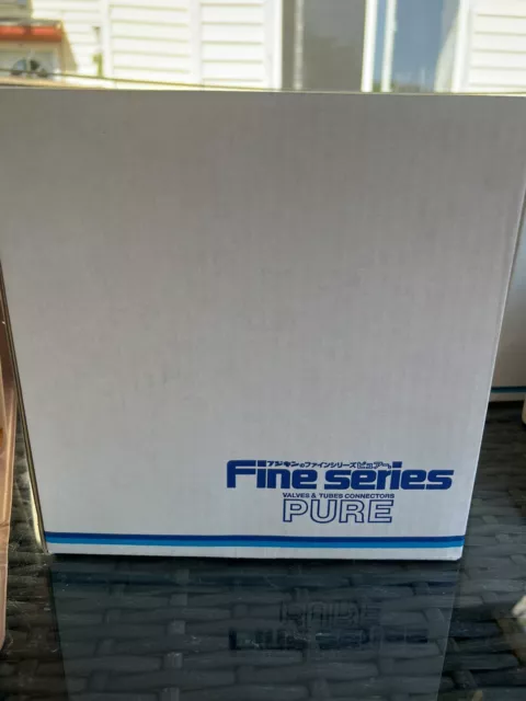 Fujikin FCST1030FC-4J2-F1.5L-SF6-027  Mass Flow Controller Fluid:SF6 Range: 1.5S