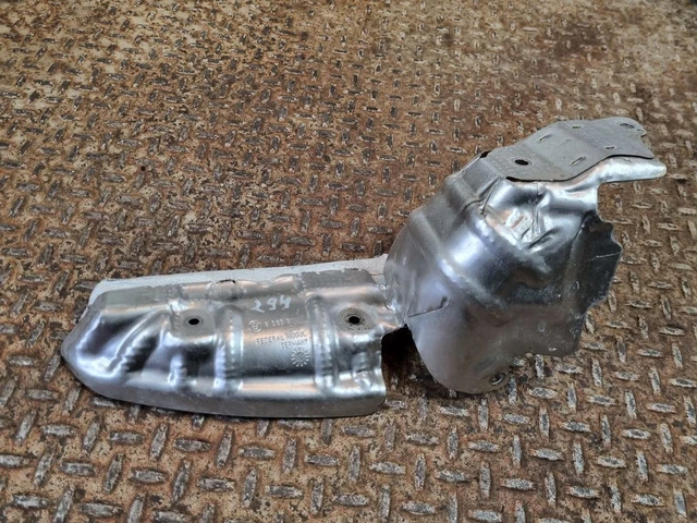 BMW 3 G20 G21 2020 Diesel 110kW scudo termico nel vano motore 8585811 PES9136