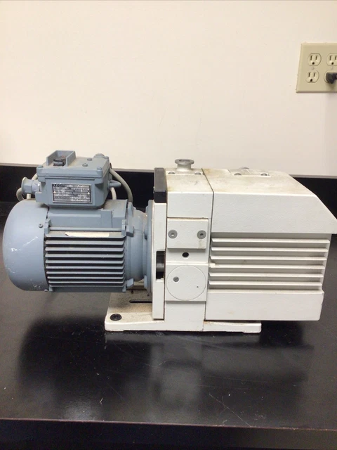 Leybold-Heraeus Trivac D2A Vacuum Pump AMEB 71 FY 4 R3N1 Leybold-Heraeus Trivac D2A Vacuum Pump AMEB 71 FY 4 R3N1