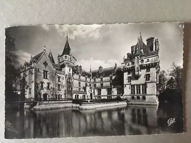 Cpa Vigny (95) Le Chateau - La Cour D'honneur Et Les Moouves.