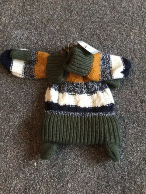 TU Boys hat and mittens set, 6-9yrs, BNWT