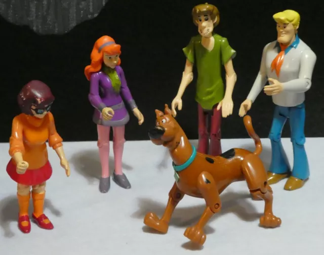 SCOOBY-DOO AND CHARACTERS Shaggy Fred Daphne Velma Figures Hanna ...