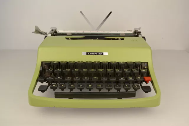 Machine à écrire OLIVETTI Lettera 32