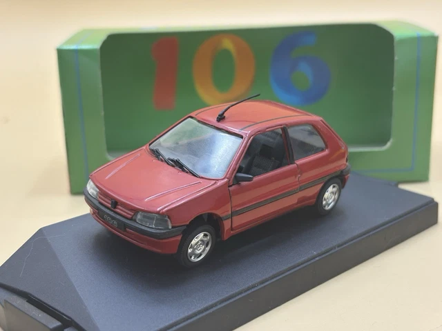 Voiture Miniature 1/43 - Peugeot 106 XT Grise Par Vitesse - Très Bon état Avec Boîte