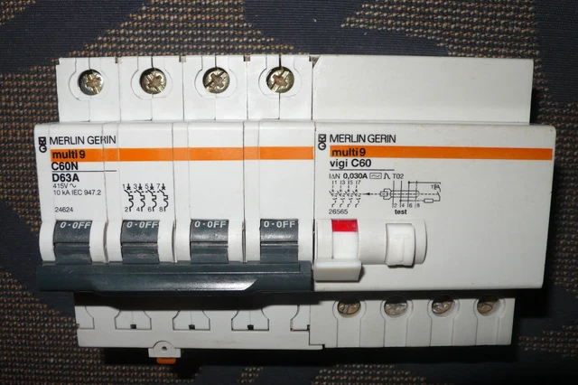 DISJONCTEUR DIFFERENTIEL TETRA. 63A 30mA COURBE D, TYPE AC MERLIN GERIN