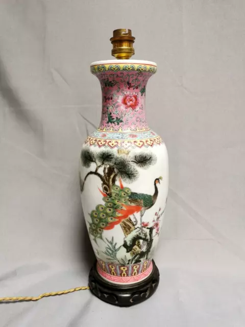 ancien Vase / Lampe en porcelaine de chine , famille rose Canton