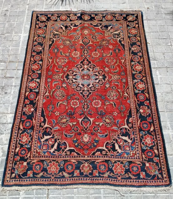 Tapis Oriental. Laine Nué À La Main. Moyen Orient. Principe Siecle Xx