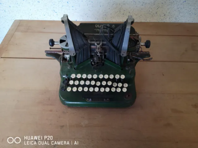 ancienne machine a écrire OLIVER 6