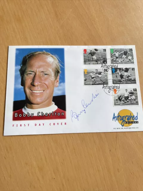 Estampillas en cubierta firmadas de Bobby Charlton edición autografiada