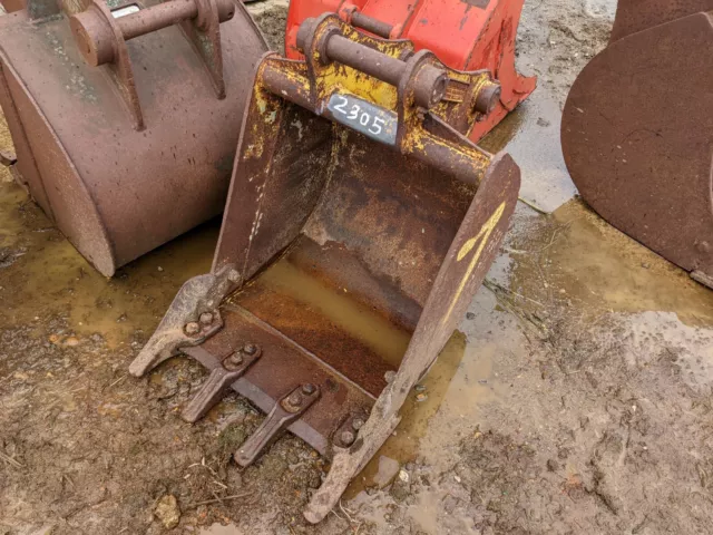 600mm Excavator Digging Bucket suit 5-8 Ton 45mm pin 170mm x 340mm £200 +VAT