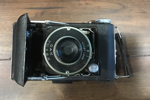 Vintage Kodak Vigilant Junior Six-20 Folding Bellows Camera w/ Kodet Lens Dakon