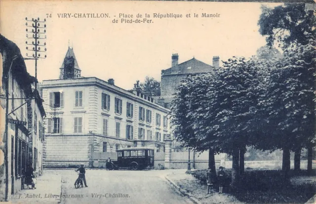 Cpa 91 Viry Chatillon Place De La Republique Et Manoir Du Pied De Fer