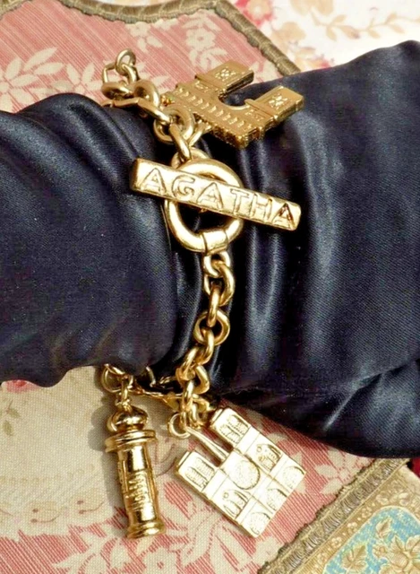 Bracelet en chaîne de talismans plaqué or Agatha : élégance et force dans un design sophistiqué