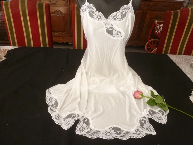 jolie combinaison & fond de robe vintage jolie dentelle taille 52/54  ref 34R32